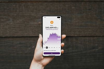Coinbase Stock Surges as Crypto Giant Eyes Financial Markets Expansion